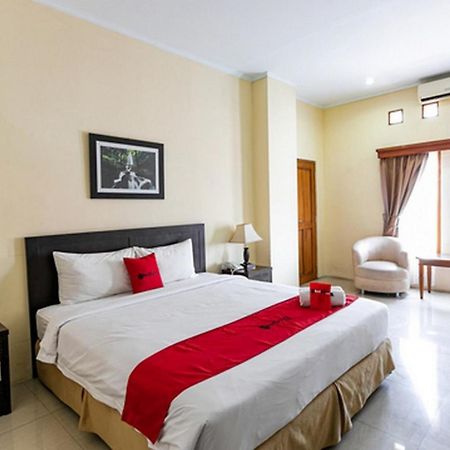 Reddoorz Plus Near Alun Alun Karanganyar Surakarta  Exterior photo